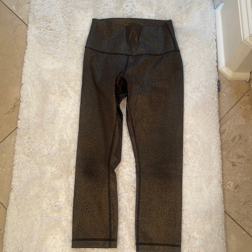 Lulu lemon cropped leggings.